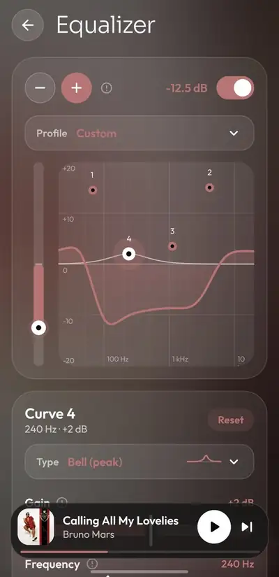 Ecualizador con curva de hasta 7 puntos y rango de ±20 dB